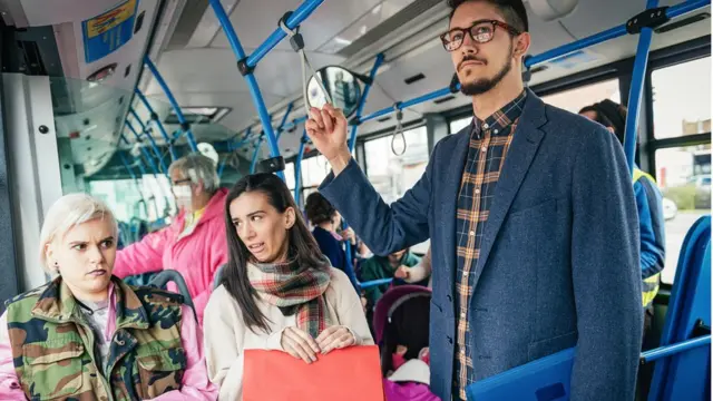 Pasajeros en un autobús