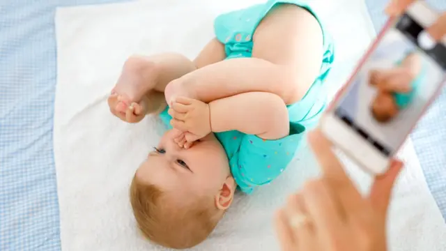 Bebê sendo fotografado