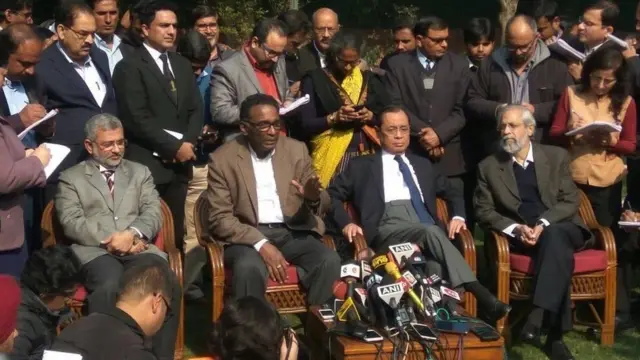 4 மூத்த நீதிபதிகள்