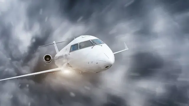 பாகிஸ்தான் விமான விபத்து: உயிர் பிழைத்தவரின் அனுபவம்