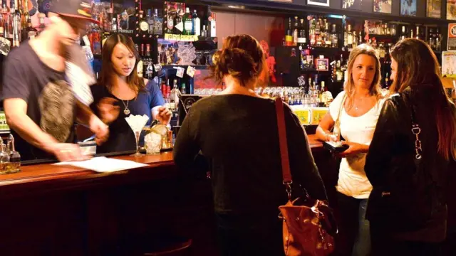 Как убедилась Фостер, важно общаться с коллегами вне офиса