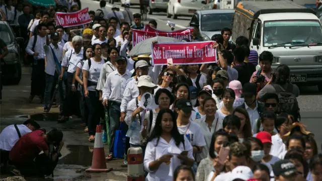 ဗစ်တိုးရီးယား အမှု အမှန်အတိုင်းဖြစ်ရေးနဲ့ ကလေးသူငယ်တွေ အတွက် လုံခြုံတဲ့ ပတ်ဝန်းကျင် ဖန်တီးနိုင်ရေး တောင်းဆိုလှုပ်ရှားမှုများလည်း ဖြစ်ပေါ်ခဲ့