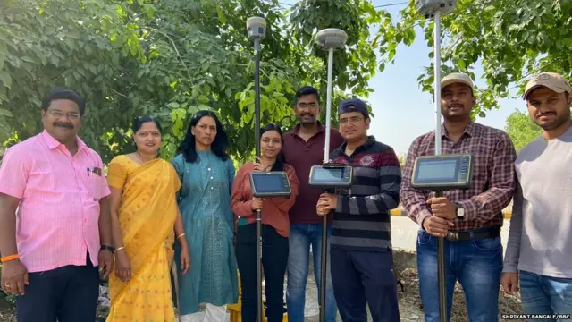 रोव्हर मशीनद्वारे जमीन मोजणीची प्रात्यक्षिके