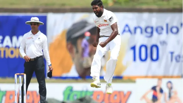 گال ٹیسٹ کے دوسرے دن پراباتھ جے سوریا نے دو وکٹیں حاصل کیں اور یہ دونوں پاکستانی ٹیم کے لیے بہت بڑا دھچکہ ثابت ہوئیں