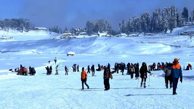 گلمرگ میں سیاح