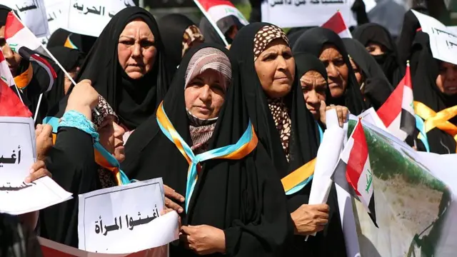 ইরাকে ইসলামিক স্টেট গোষ্ঠীর নির্যাতনের বিরুদ্ধে নারী বিক্ষোভ।