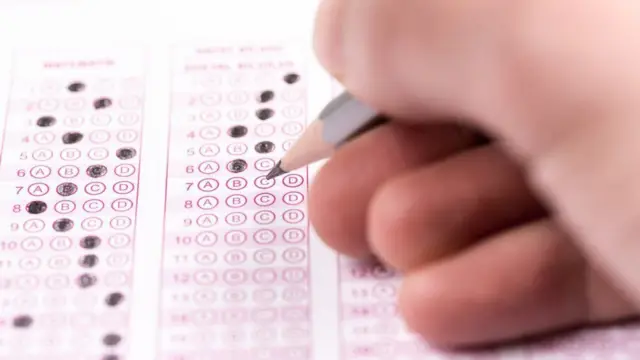 TNPSC Group IV: விசாரணை வலையில் தேர்வாணைய பணியாளர் சிக்கியது எப்படி?