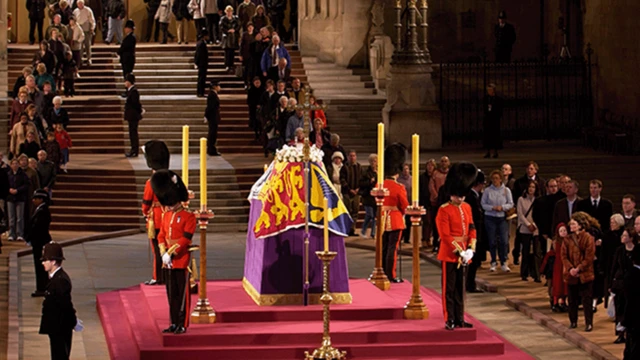 Image of the Queen Mother lying in state
