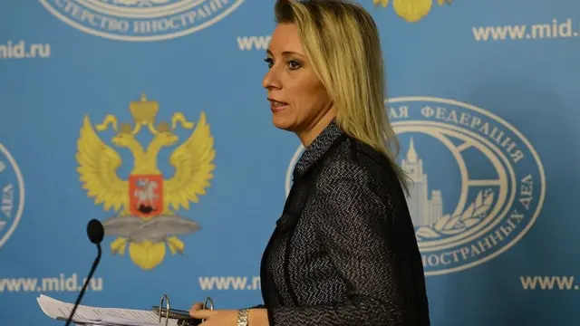 A porta-voz da chancelaria russa, Maria Zakharova, pertojogo de penalti apostaparlatório