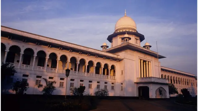 প্রশ্ন উঠেছে বিচার বিভাগের স্বাধীনতা নিয়ে।