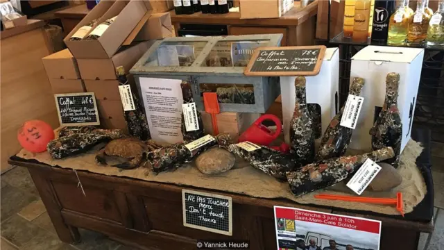 沉酒活动期间，活动参与者会受邀品尝海底沉酿酒以及面包、生蚝等其它本地佳肴。