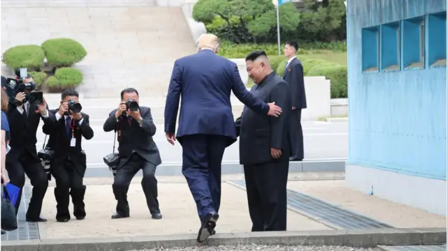 စစ်မဲ့ဇုန်ထဲက မြောက်ကိုရီးယားနဲ့ အမေရိကန် သမ္မတနှစ်ဦး