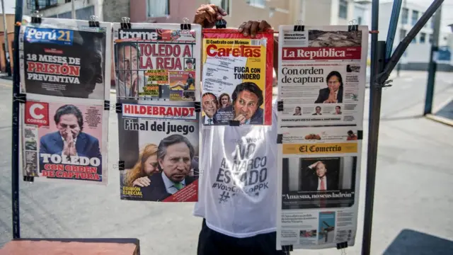 Portadas de diversos periódicos en Perú que informan sobre el pedido de captura del ex presidente Alejandro Toledo.
