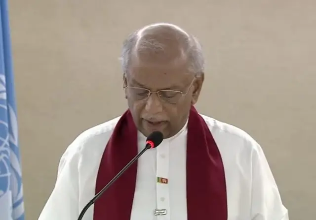 සමුළුව හමුවේ අදහස් දක්වන විදේශ කටයිතු පිළිබඳ අමාත්‍ය දිනේෂ් ගුණවර්ධන