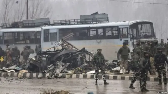 புல்வாமா தாக்குதல்: காஷ்மீரில் அமைதியை நிலைநாட்டுவது சாத்தியமா?