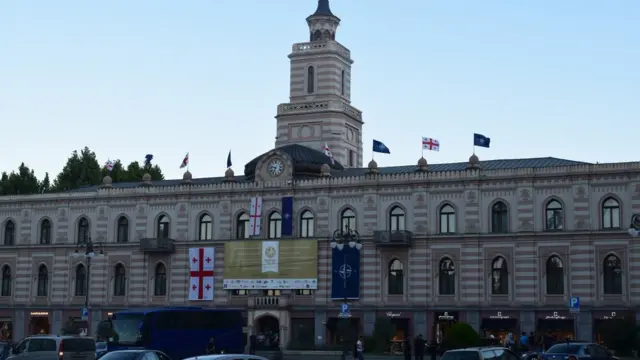 По опросам, 64% поддерживают идею вступления Грузии в НАТО