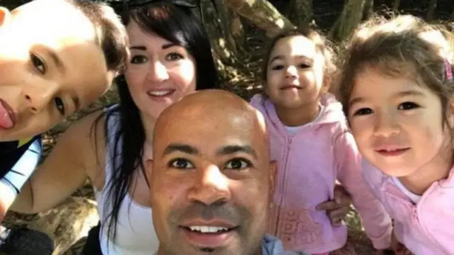 Edson com os filhos e a esposa