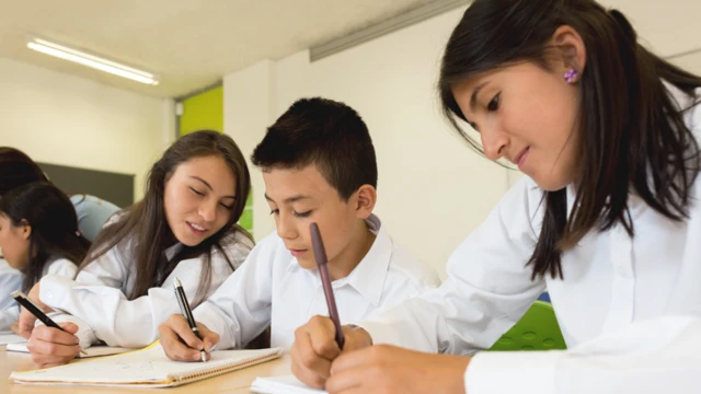 Estudiantes de secundaria en América Latina