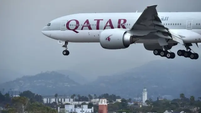 A Qatar Airways aircraft coming in for a landing at Los Angeles International Airport on 21 March, 2017
