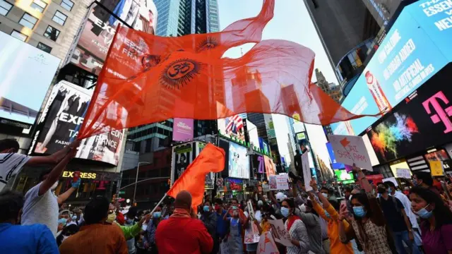 নিউ ইয়র্কের টাইম স্কোয়ারে রামমন্দিরের সমর্থনে হিন্দুদের মিছিল। আগস্ট, ২০২০