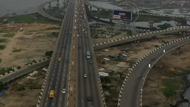 Third mainland bridge shaking