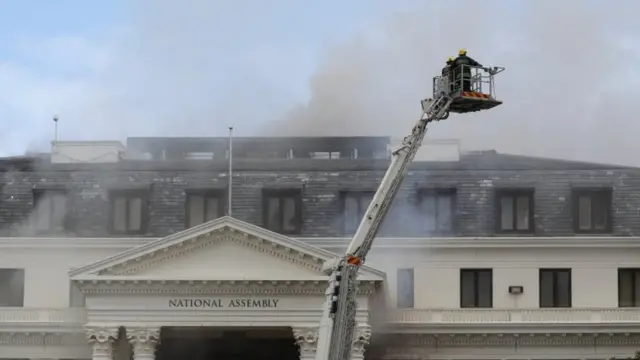 दक्षिण अफ्रीका के संसद भवन में आग