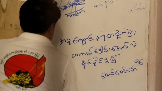 ၈၈၈၈ လှုပ်ရှားမှု နှစ် ၃၀ အကြာမှာ တက္ကသိုလ်နယ်မြေထဲ ပထမဆုံး အခမ်းအနား ကျင်းပနိုင်ခဲ့