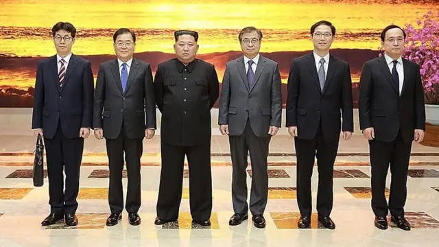 Chung Eui-Yong (2nd L), head of the presidential National Security Office pose with North Korean leader Kim Jong-Un (3rd L) on March 5, 2018 in Pyongyang,