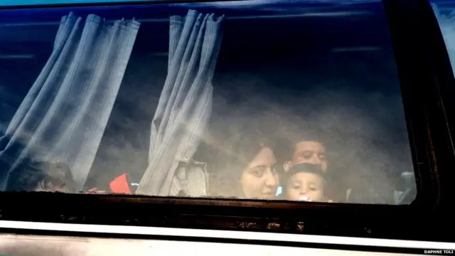 Familia en un autobús