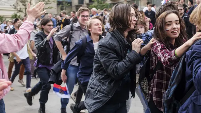 Протестующие