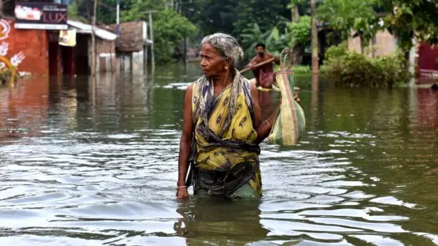 भारत के कई राज्यों को लगातार बाढ़ का सामना करना पड़ रहा है