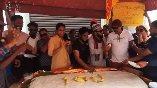 காலி முகத்திடலில் போராட்டக்குழுவினர்