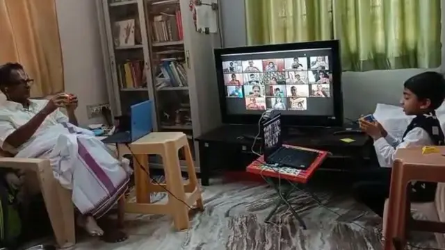 आजोबा आणि नातवाने घेतला कार्यक्रमात सहभाग