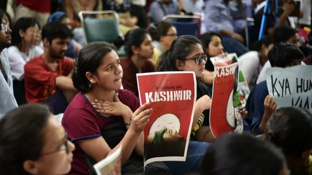 ৩৭০ ধারা বিলোপের বিরুদ্ধে ভারতীয়দের প্রতিবাদ। দিল্লিতে, ৯ আগস্ট ২০১৯