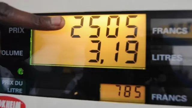 Le prix du litre de pétrole à la pompe