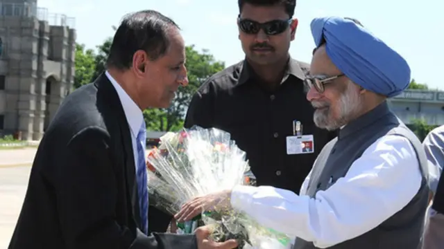 యూపీఏ హయాంలో నాటి ప్రధానమంత్రి మన్మోహన్‌సింగ్‌తో గవర్నర్ నరసింహన్