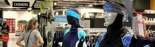 витрина с буркини