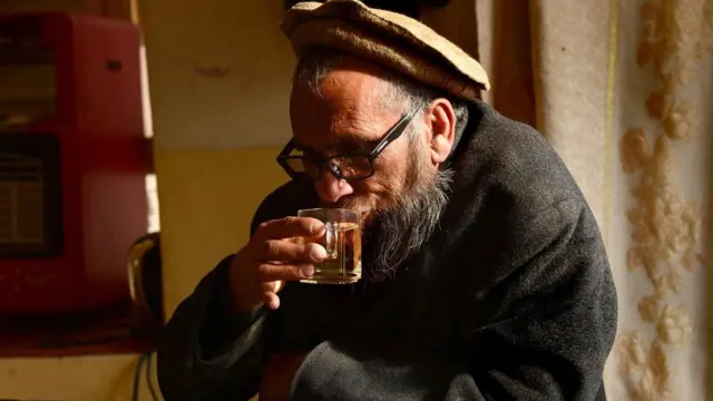 चाय की प्याली, वृद्ध