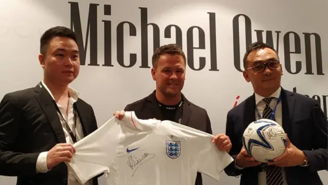 Cựu tiền đạo Michael Owen tại Việt Nam hôm 13/8/2018