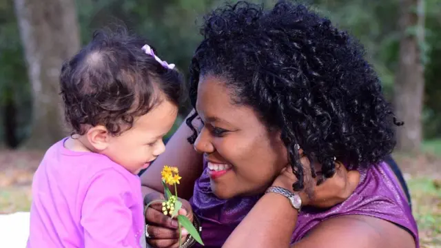 Жінка з дитиною