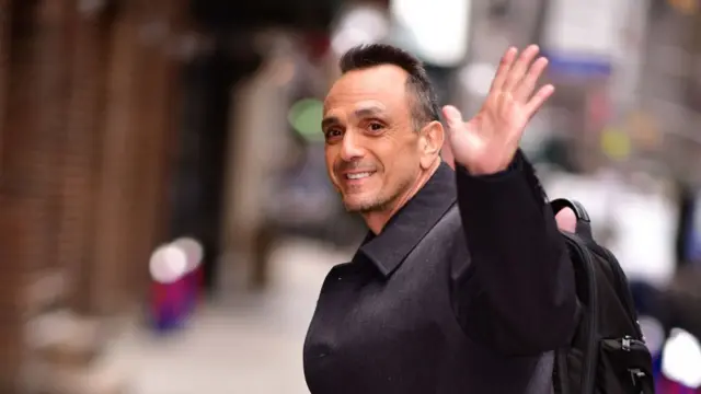 Хэнк Азария