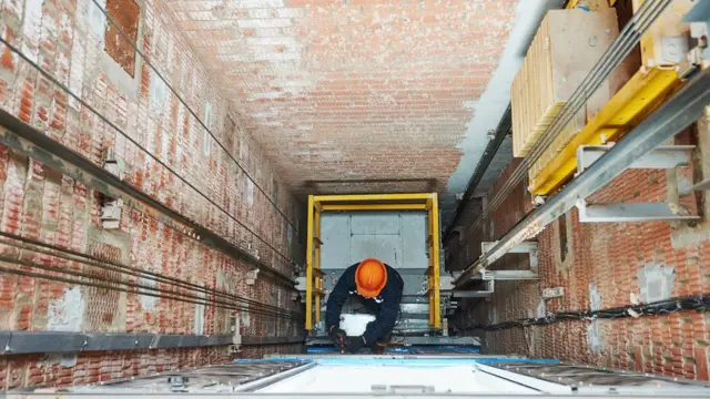 Reparación de un ascensor