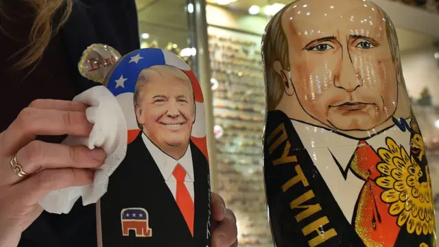 Figuras de Trump y Putin