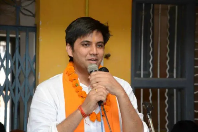 अभिषेक सिंह पर हेलीकॉप्टर ख़रीद में दलाली करने का आरोप है