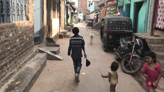 मोहमम्द नईमुद्दीन के घर की गली