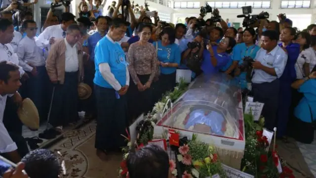 သတင်းစာဆရာကြီး ဦးဝင်းတင်စျာပန အခမ်းအနားတက်ရောက်ခဲ့စဥ်