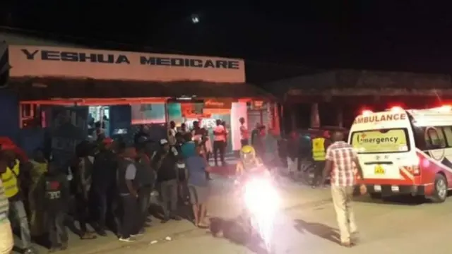 Takriban watu wanane wamejeruhiwa baada ya vijana waliojihami kwa mapanga kuushambulia mtaa wa Kisauni mjini Mombasa.