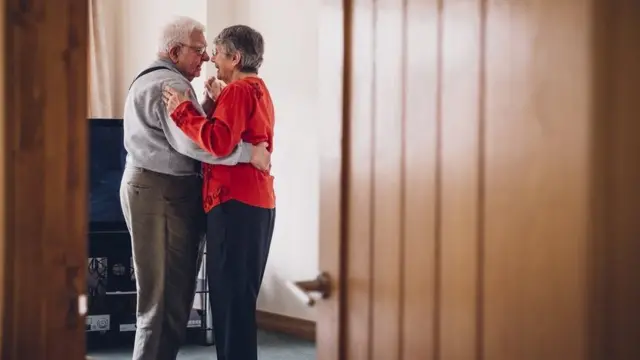 Жаңы стратегияны жарыялоо менен өкмөт каражат бөлүп, кулинардык окууларды, бий жана сүрөт тартуу боюнча сабактарды киригизмек болуп жатат.