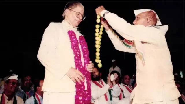 ગુજરાતમાં KHAM સમીકરણની વાત થાય એટલે 1985ની વિધાનસભા ચૂંટણીની વાત થાય, પરંતુ તેના મૂળ મૂળ 1977માં કૉંગ્રેસના ચૂંટણીધોવાણમાં રહેલા છે