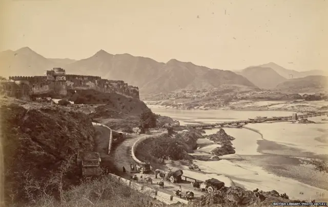 1878 साली टिपलेलं अटकचं दृश्य.